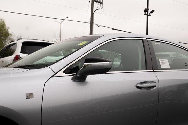 new 2025 Lexus ES 300h car, priced at $50,205