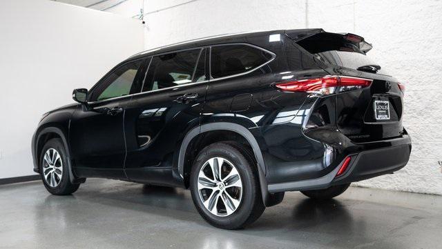 used 2021 Toyota Highlander car, priced at $26,500