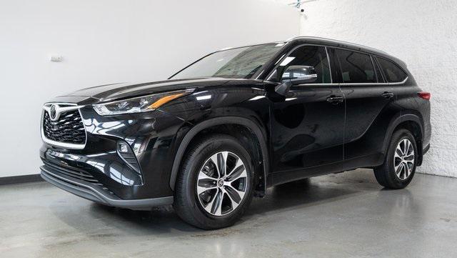 used 2021 Toyota Highlander car, priced at $26,500