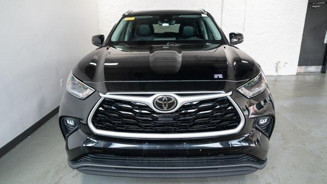 used 2021 Toyota Highlander car, priced at $26,500