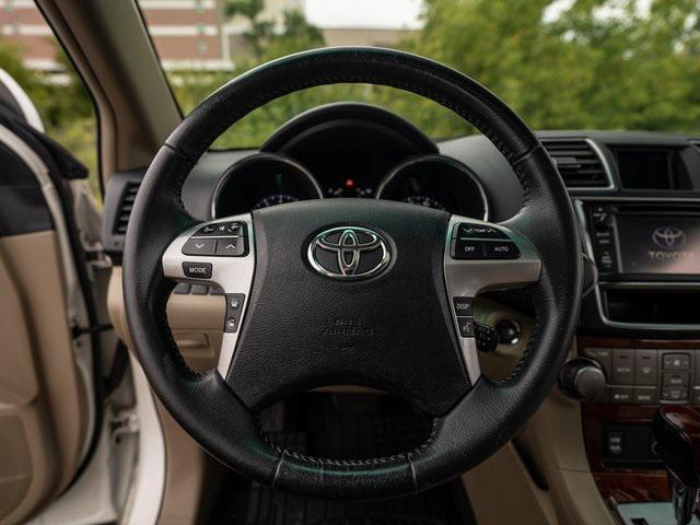 used 2013 Toyota Highlander car, priced at $13,998