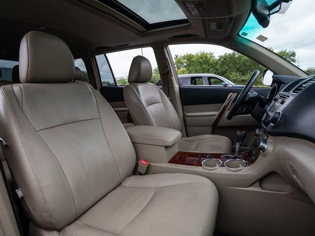 used 2013 Toyota Highlander car, priced at $13,998