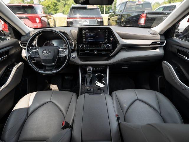 used 2022 Toyota Highlander car, priced at $35,498