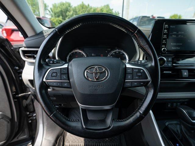 used 2022 Toyota Highlander car, priced at $35,498