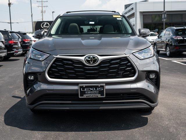 used 2022 Toyota Highlander car, priced at $35,498