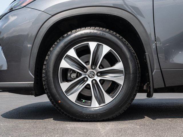 used 2022 Toyota Highlander car, priced at $35,498