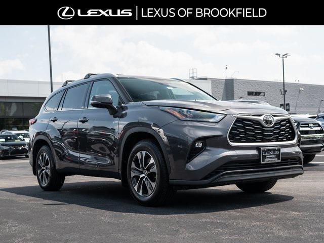 used 2022 Toyota Highlander car, priced at $33,498