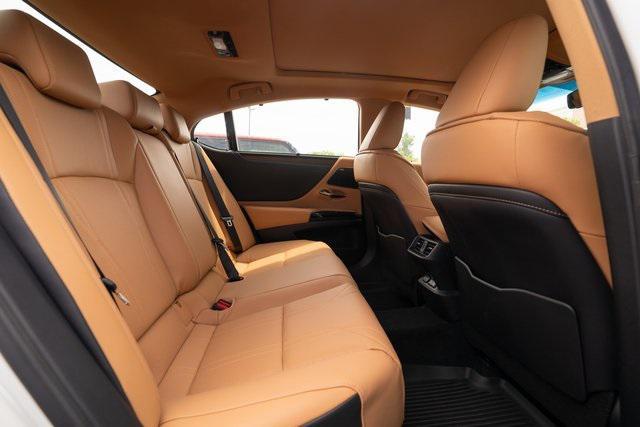 new 2025 Lexus ES 350 car, priced at $54,549