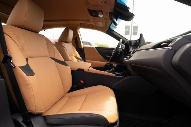 new 2025 Lexus ES 350 car, priced at $54,549