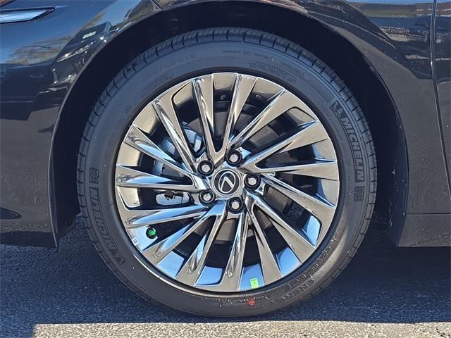new 2025 Lexus ES 350 car, priced at $53,420