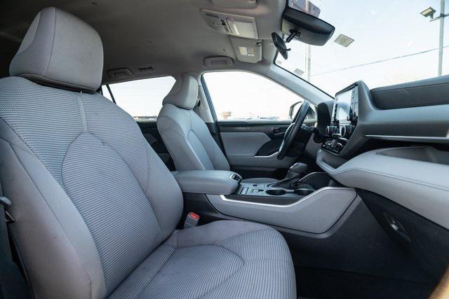 used 2022 Toyota Highlander Hybrid car, priced at $29,302