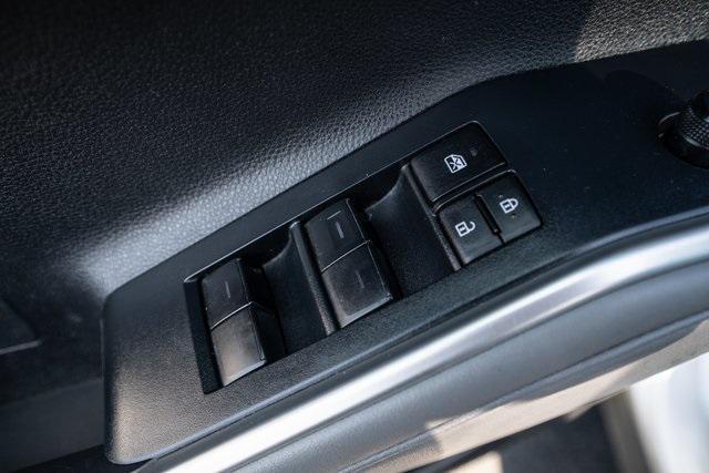 used 2022 Toyota Highlander Hybrid car, priced at $29,302