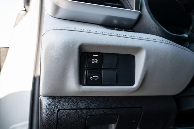 used 2022 Toyota Highlander Hybrid car, priced at $29,302