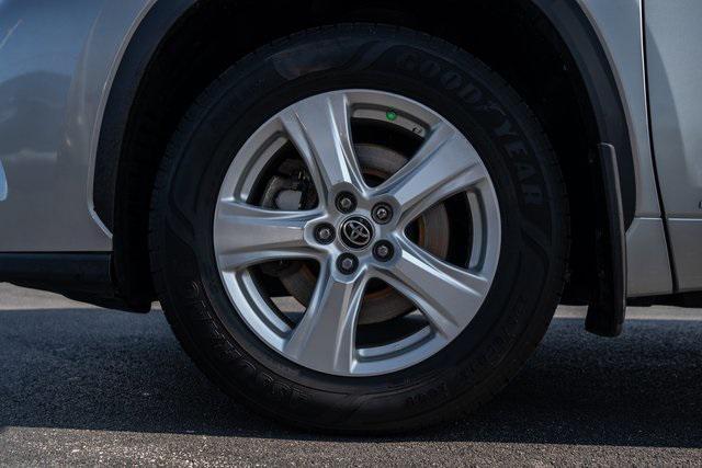 used 2022 Toyota Highlander Hybrid car, priced at $29,302