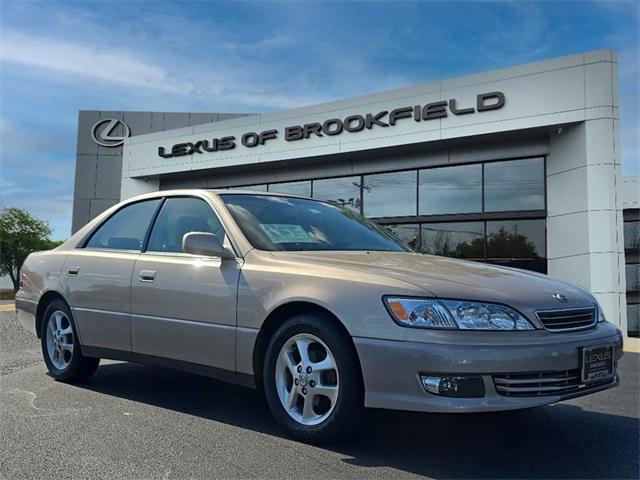 used 2001 Lexus ES 300 car, priced at $13,998