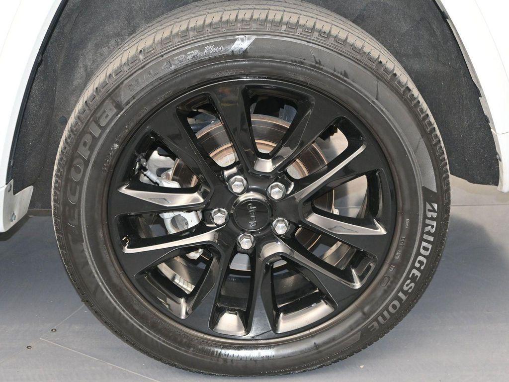 used 2022 Jeep Grand Cherokee car, priced at $29,988