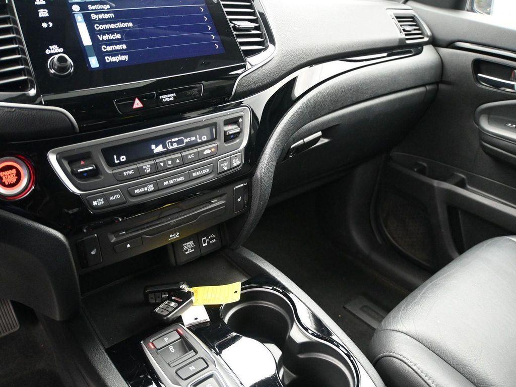 used 2022 Honda Pilot car, priced at $32,880