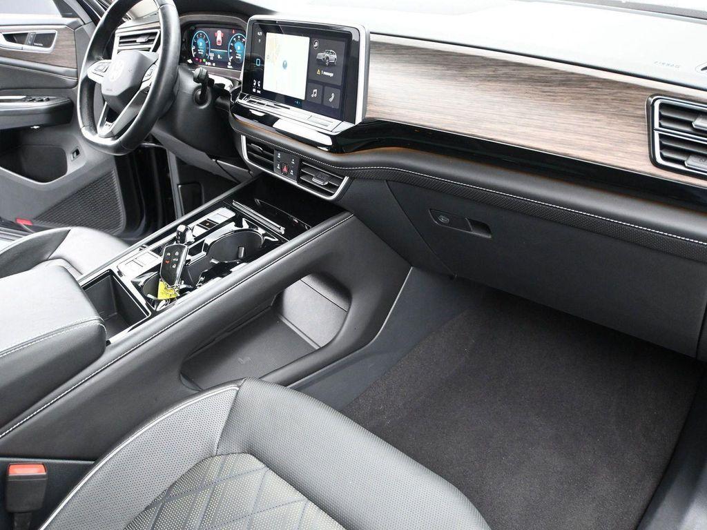 used 2024 Volkswagen Atlas car, priced at $42,995