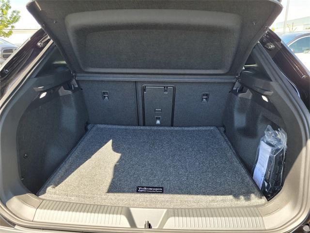 new 2025 Volkswagen ID.4 car, priced at $52,276