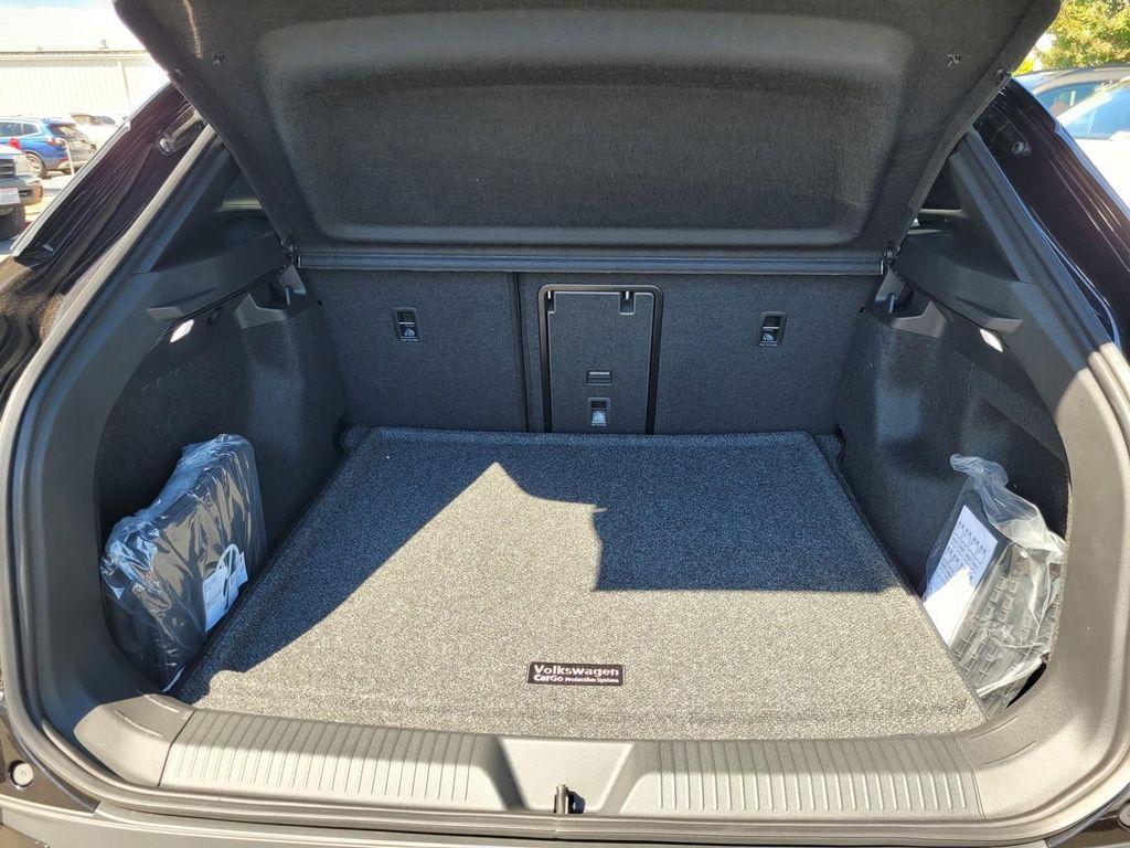 new 2025 Volkswagen ID.4 car, priced at $45,571