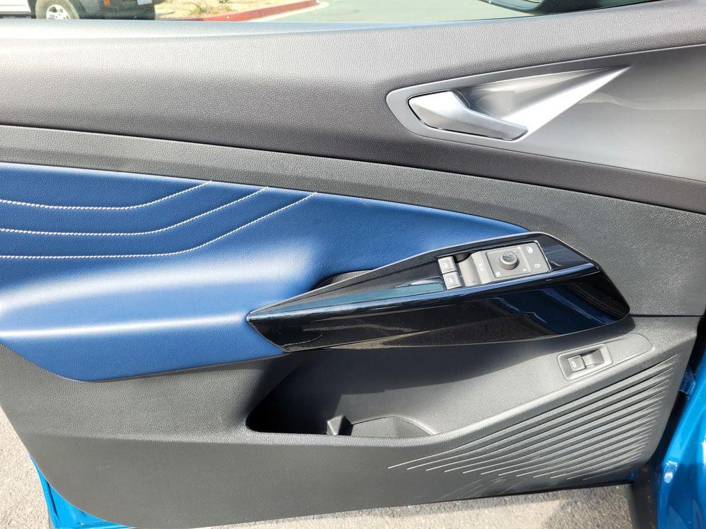 new 2025 Volkswagen ID.4 car, priced at $44,371