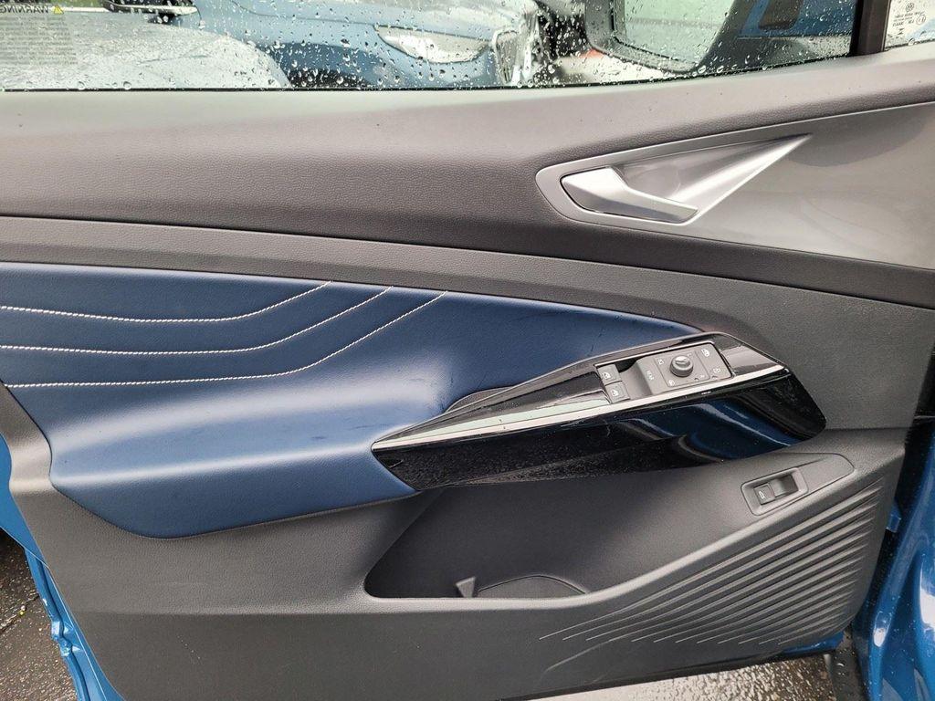 new 2025 Volkswagen ID.4 car, priced at $52,531