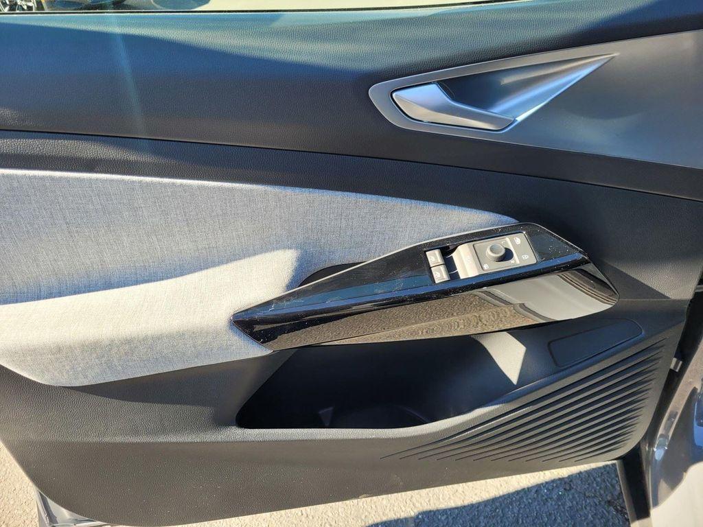 new 2025 Volkswagen ID.4 car, priced at $39,926