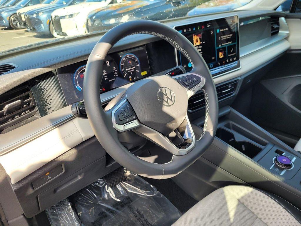 new 2025 Volkswagen Tiguan car, priced at $34,286