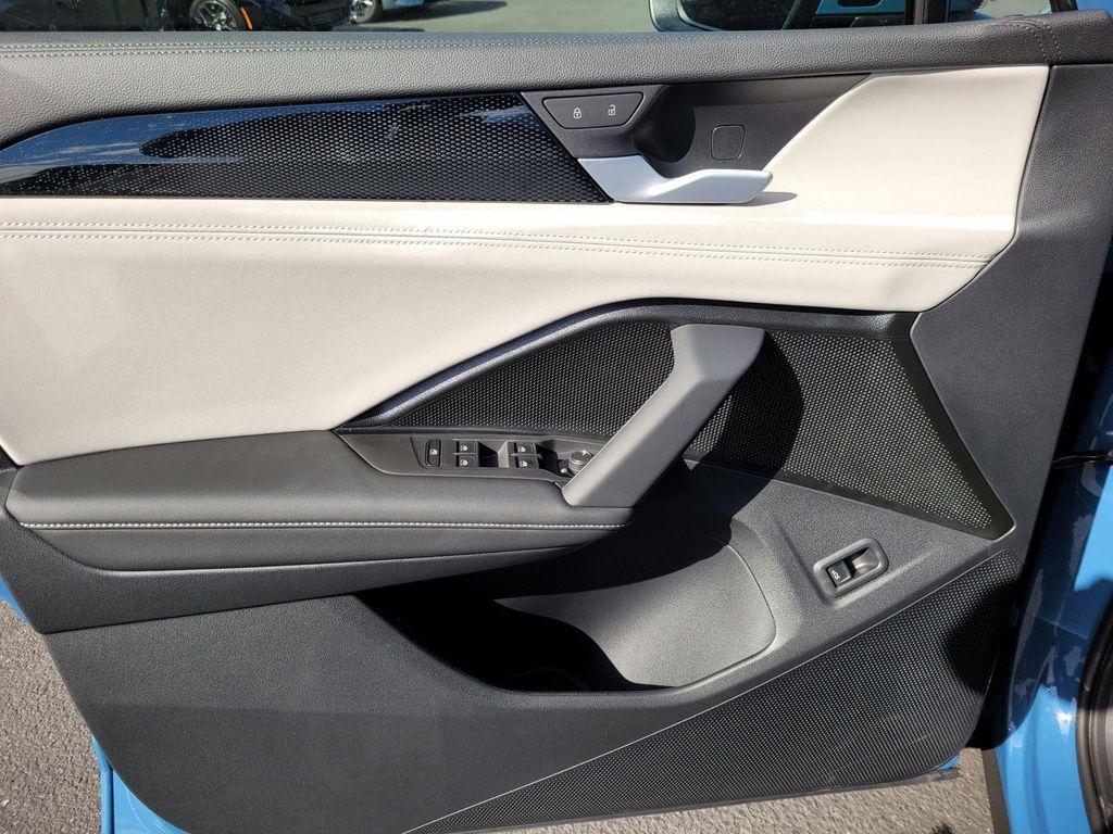 new 2025 Volkswagen Tiguan car, priced at $34,286