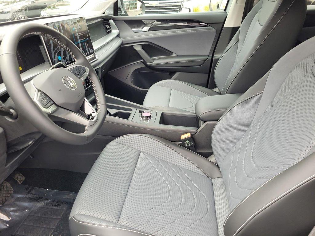 new 2025 Volkswagen Tiguan car, priced at $32,970