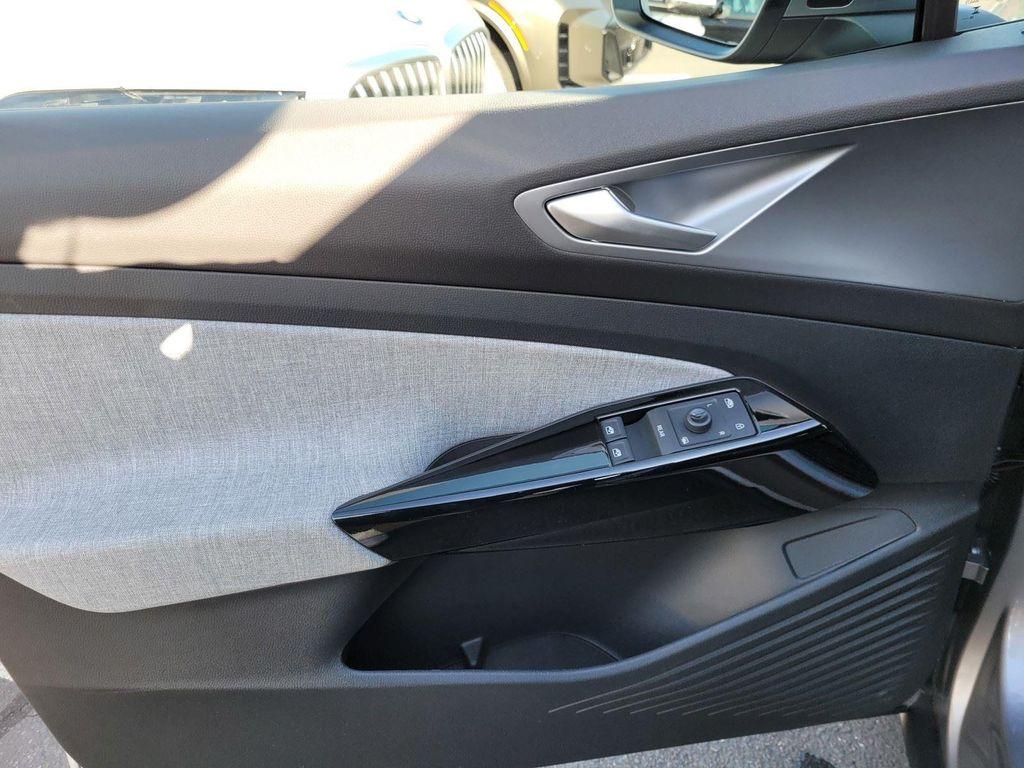 new 2025 Volkswagen ID.4 car, priced at $39,926