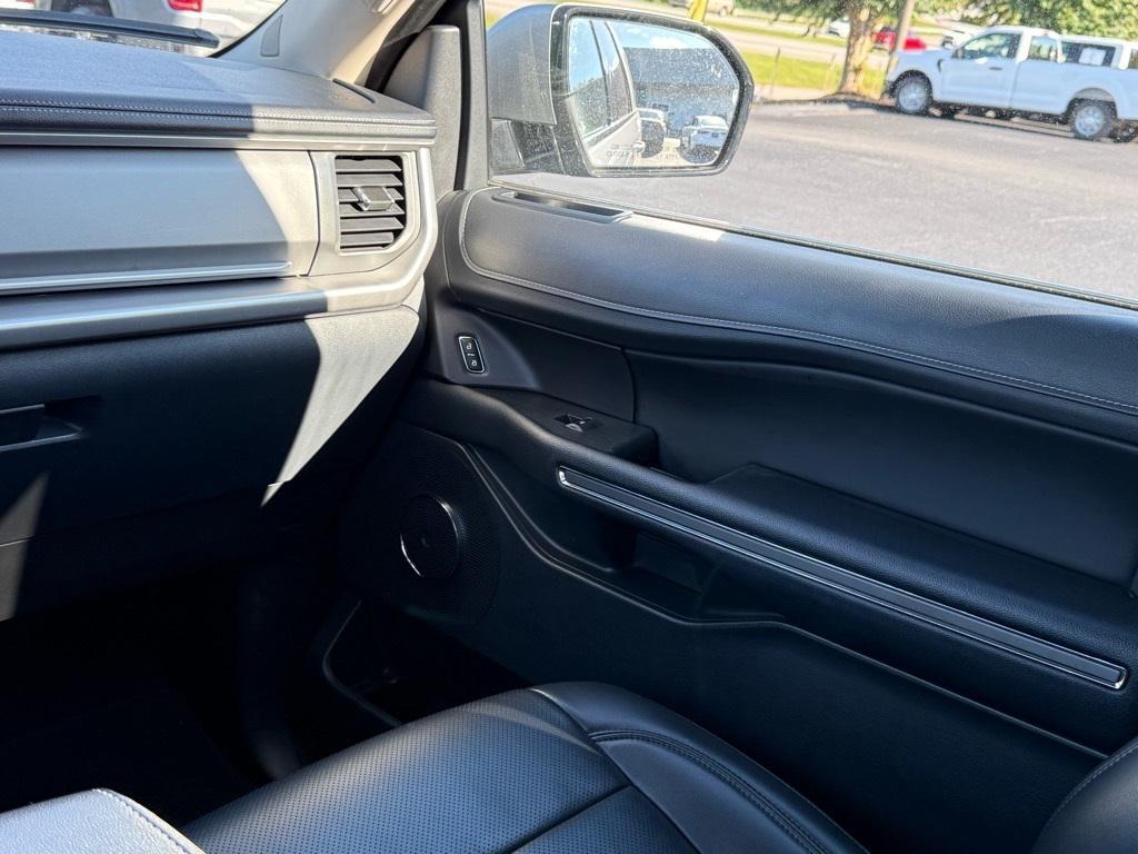 used 2024 Ford Expedition car, priced at $43,295