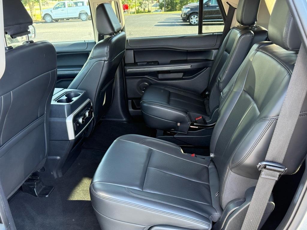 used 2024 Ford Expedition car, priced at $43,295