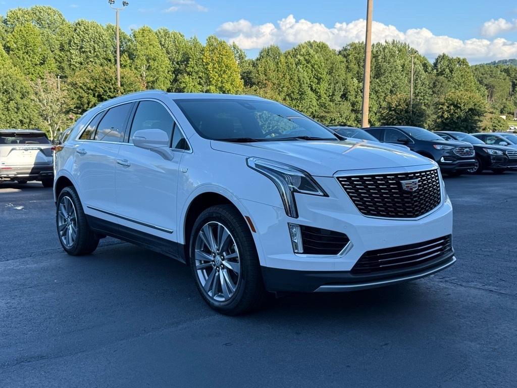 used 2025 Cadillac XT5 car, priced at $43,895