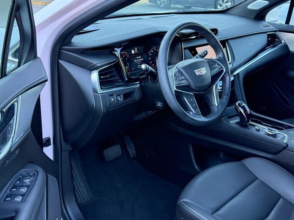 used 2025 Cadillac XT5 car, priced at $43,895