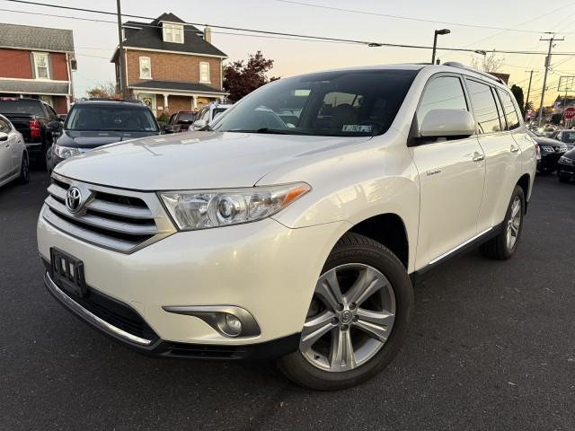 used 2013 Toyota Highlander car, priced at $13,995