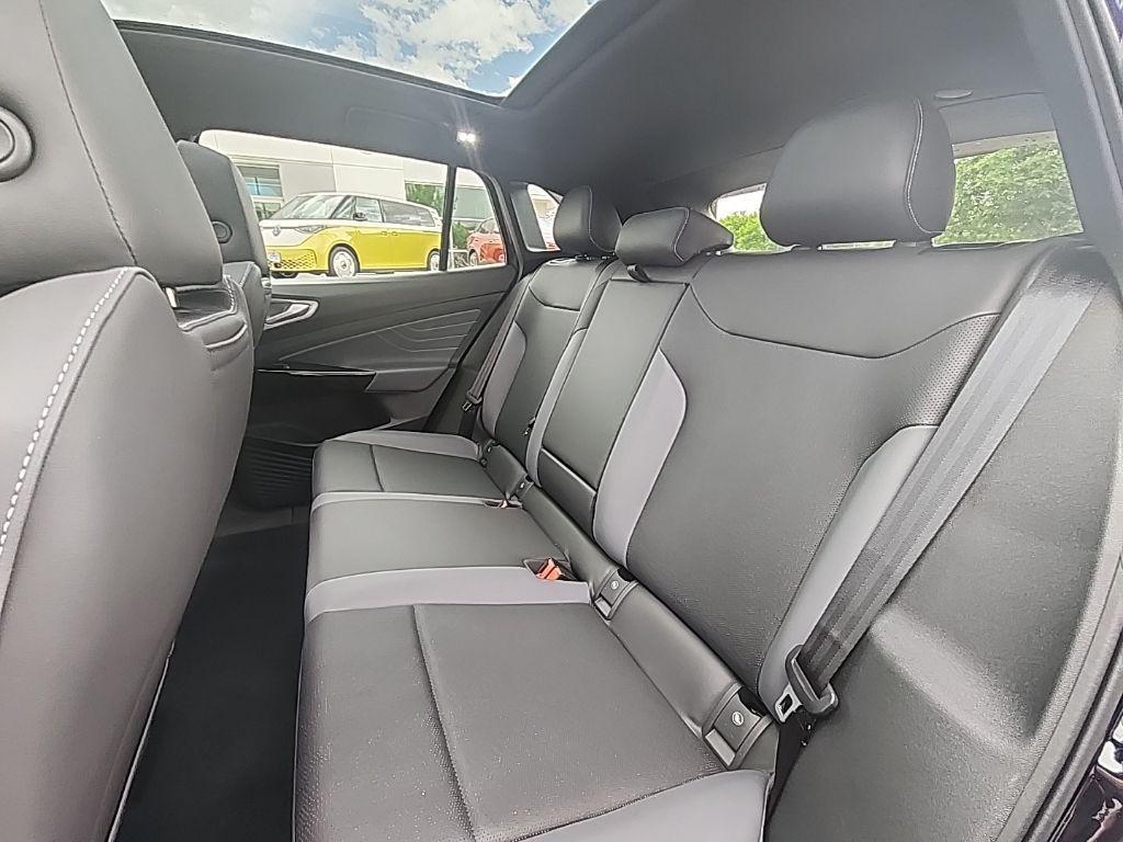 new 2025 Volkswagen ID.4 car, priced at $43,359