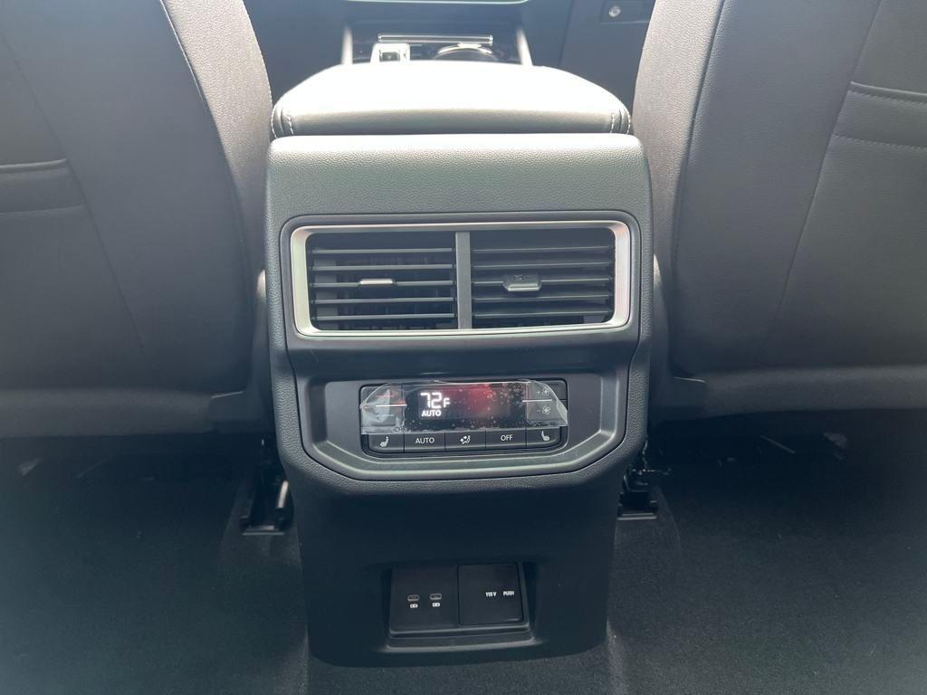 new 2025 Volkswagen Atlas car, priced at $53,053
