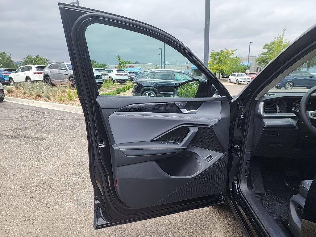 new 2025 Volkswagen Tiguan car, priced at $34,745