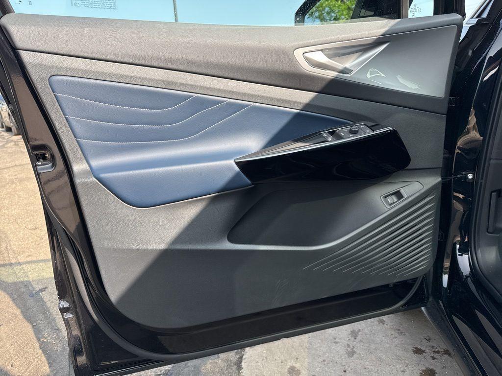 new 2025 Volkswagen ID.4 car, priced at $46,455