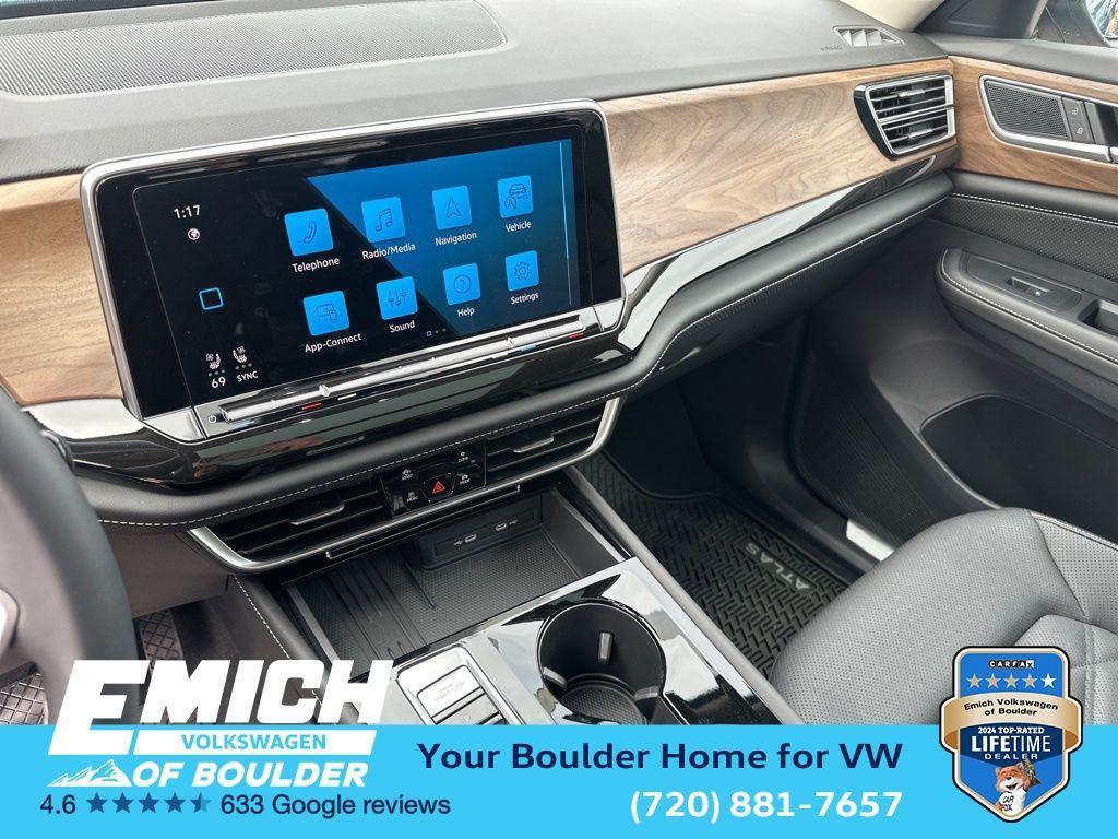 new 2025 Volkswagen Atlas car, priced at $45,403