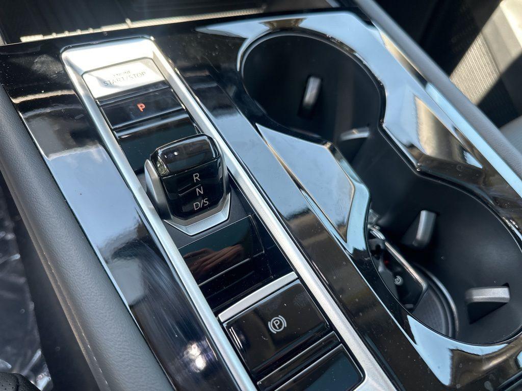 new 2025 Volkswagen Atlas car, priced at $52,616