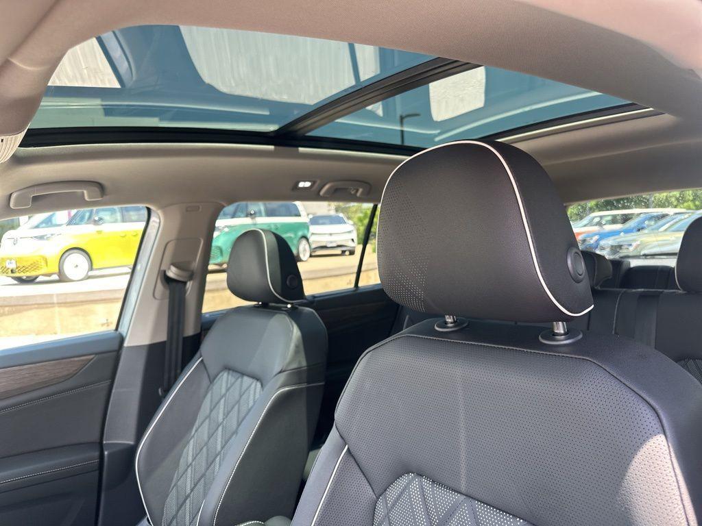 new 2025 Volkswagen Atlas car, priced at $52,616