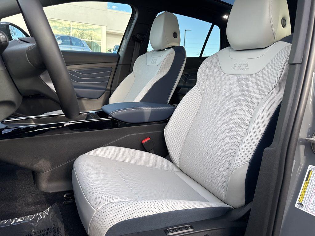 new 2025 Volkswagen ID.4 car, priced at $50,943