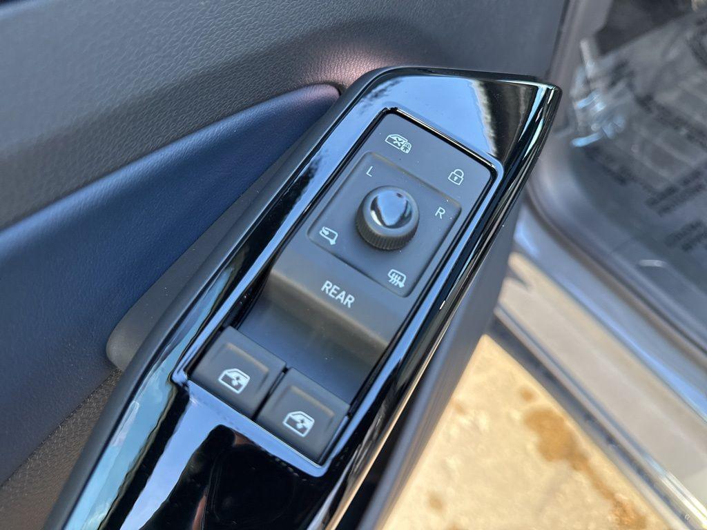 new 2025 Volkswagen ID.4 car, priced at $50,943