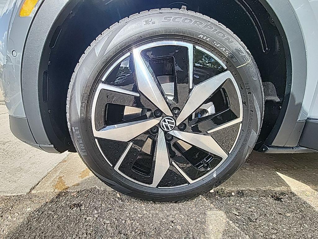 new 2025 Volkswagen ID.4 car, priced at $43,347