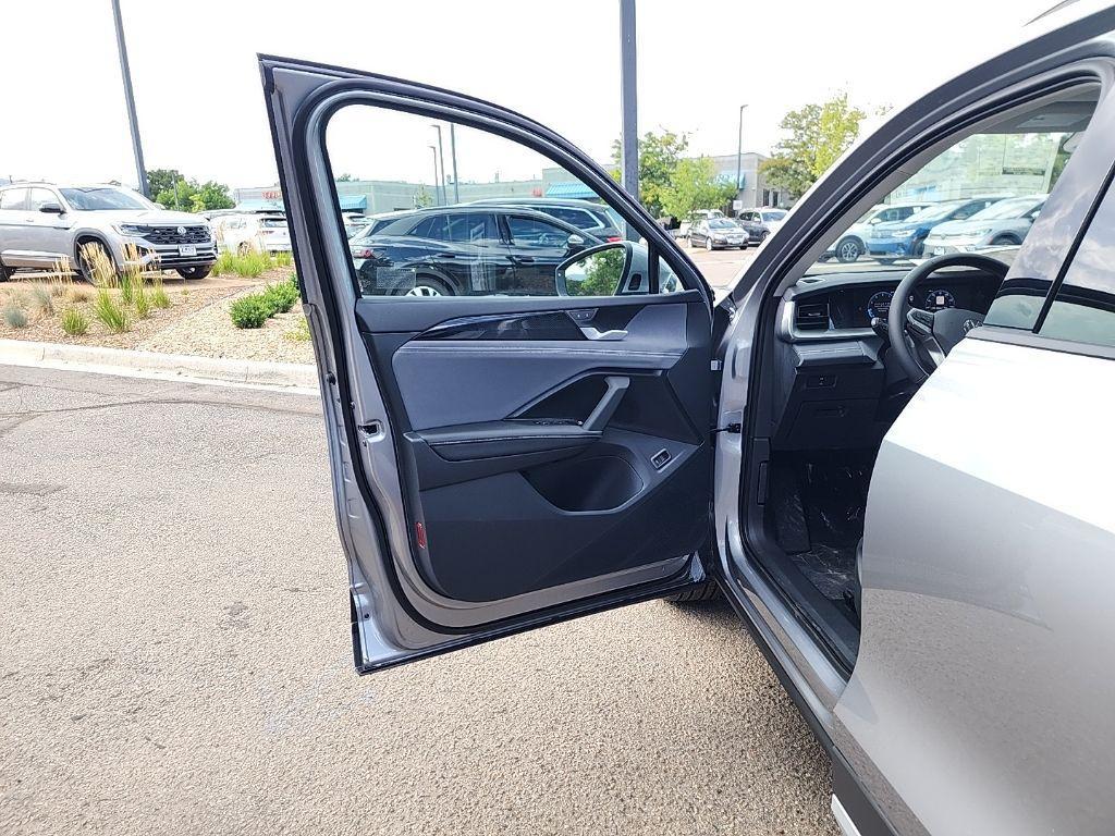 new 2025 Volkswagen Tiguan car, priced at $31,941