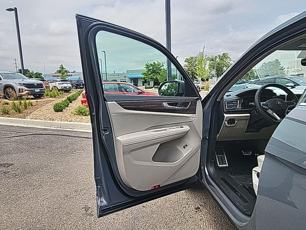 new 2025 Volkswagen Atlas car, priced at $49,309