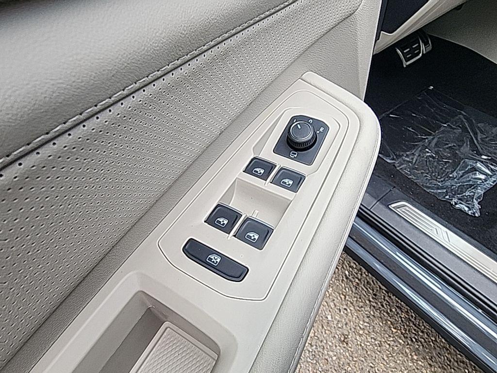 new 2025 Volkswagen Atlas car, priced at $49,309