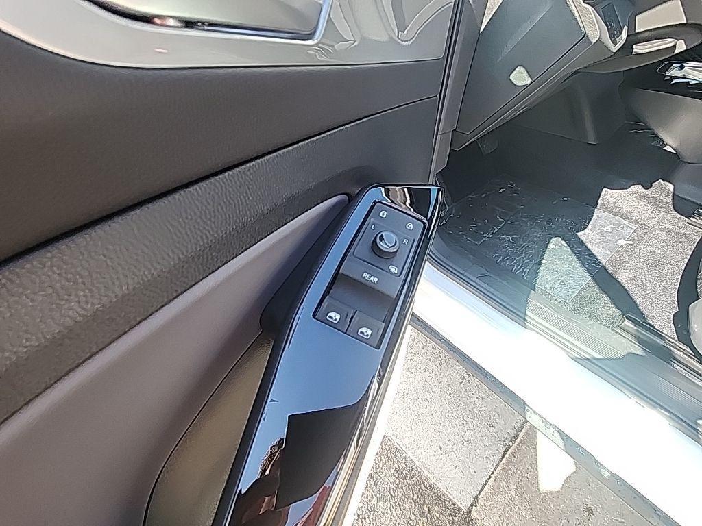 new 2025 Volkswagen ID.4 car, priced at $45,795